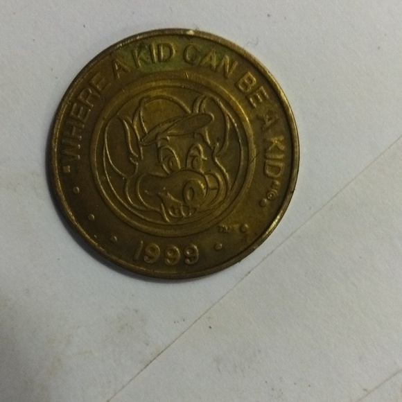 1999 Chucky E Cheese token - Picture 2 of 2
